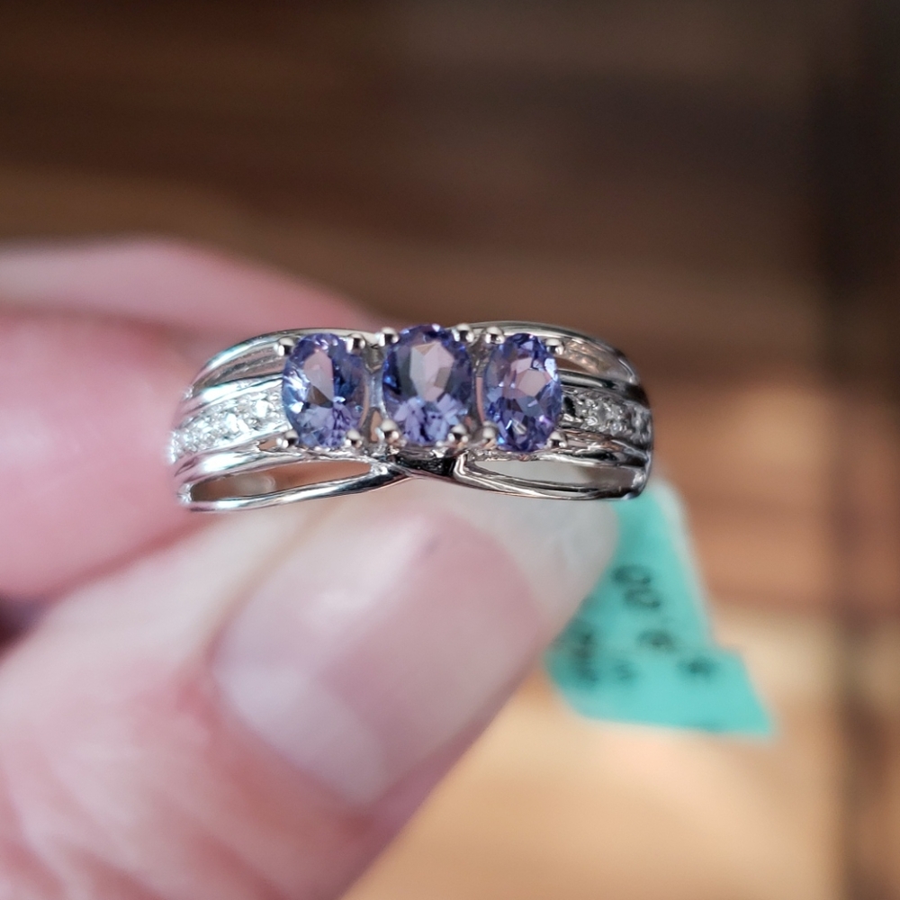 4X HOST PICK. 10k White Gold 3 Stone Tanzanite/Diamond Ring Sz7 - Picture 3 of 4